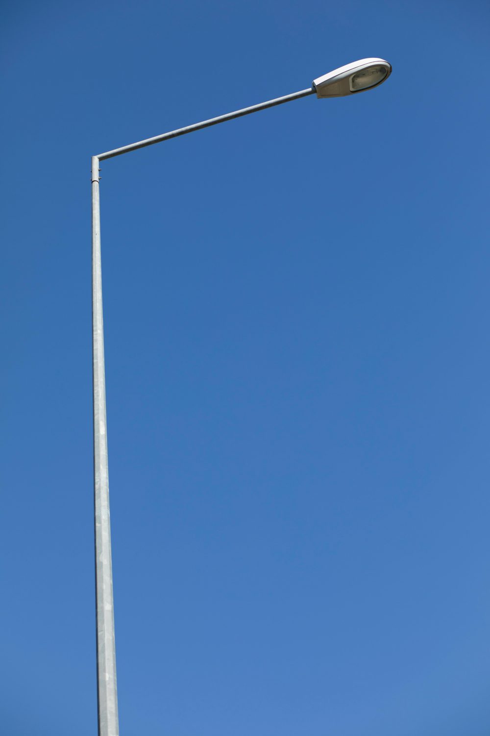 Poste octogonal cónico (facetado) 8 metros galvanizado