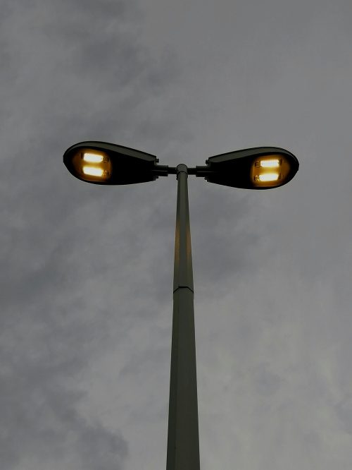 Poste octogonal cónico (facetado) 8 metros galvanizado